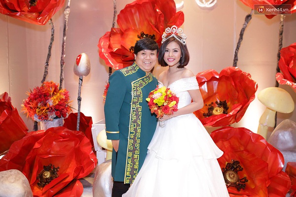 Dàn sao đến chúc mừng lễ cưới ngập tràn hoa của Vân Trang - Ảnh 26.