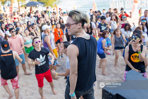 Hàng trăm bạn trẻ đổ xô đi quẩy ở lễ hội âm nhạc trên biển đầu tiên tại Việt Nam - Ảnh 15.