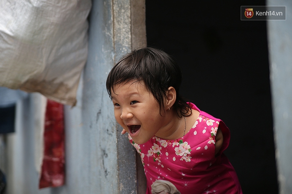 Nụ cười của cô bé không có tay mưu sinh giữa Sài Gòn - Ảnh 14.