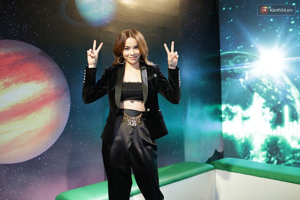 Ng&ocirc; Kiến Huy nhuộm răng đen, t&oacute;c 2 ch&ugrave;m trong hậu trường The Remix - Ảnh 13.