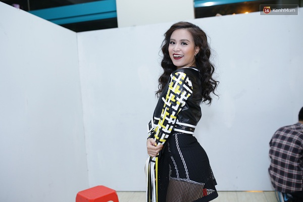 Ng&ocirc; Kiến Huy nhuộm răng đen, t&oacute;c 2 ch&ugrave;m trong hậu trường The Remix - Ảnh 11.