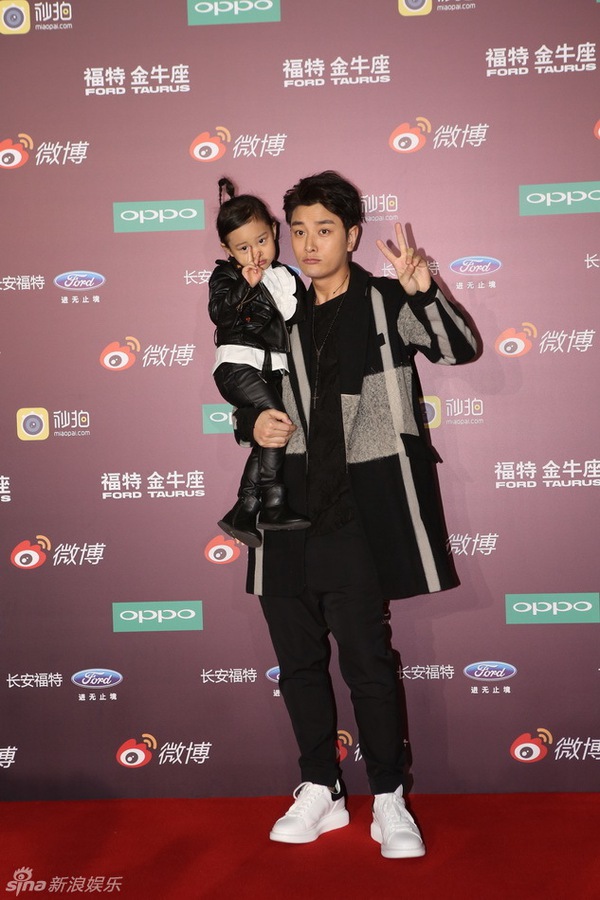 Dàn sao hạng A Hoa-Hàn tụ hội tại thảm đỏ lễ trao giải Đêm Weibo 2015 - Ảnh 12.