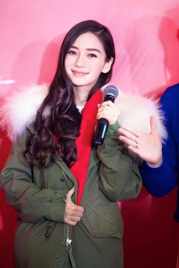 Angela Baby ốm sốt, fan r&eacute;o gọi t&ecirc;n Huỳnh Hiểu Minh - Ảnh 4.
