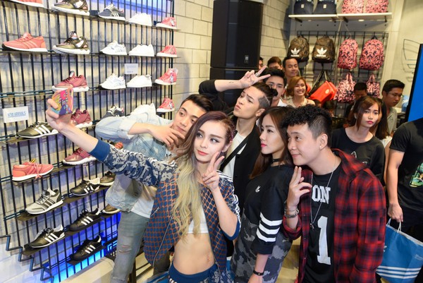 D&agrave;n sao trẻ Việt tưng bừng tham dự khai trương cửa h&agrave;ng adidas - Ảnh 2.