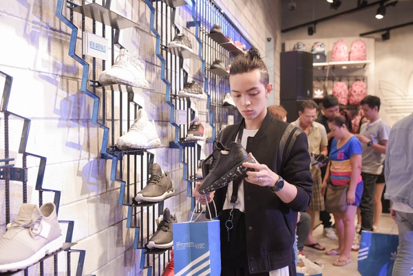 D&agrave;n sao trẻ Việt tưng bừng tham dự khai trương cửa h&agrave;ng adidas - Ảnh 3.