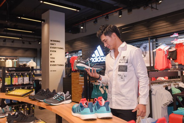 D&agrave;n sao trẻ Việt tưng bừng tham dự khai trương cửa h&agrave;ng adidas - Ảnh 4.