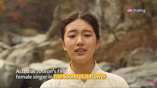 Đặc điểm tr&ugrave;ng hợp bất ngờ giữa 2 mỹ nh&acirc;n Suzy (Miss A) v&agrave; Selena Gomez - Ảnh 12.