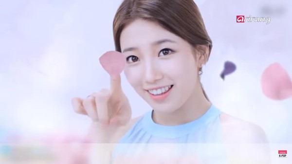 Đặc điểm tr&ugrave;ng hợp bất ngờ giữa 2 mỹ nh&acirc;n Suzy (Miss A) v&agrave; Selena Gomez - Ảnh 16.