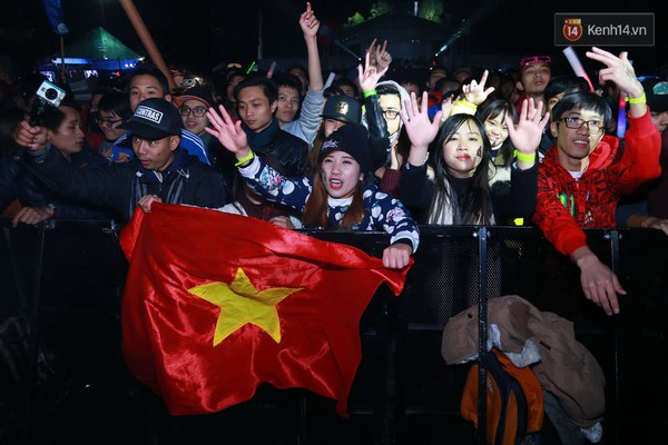 Khán giả thủ đô bất chấp mưa lạnh quẩy cùng dàn DJ quốc tế đẳng cấp - Ảnh 17.