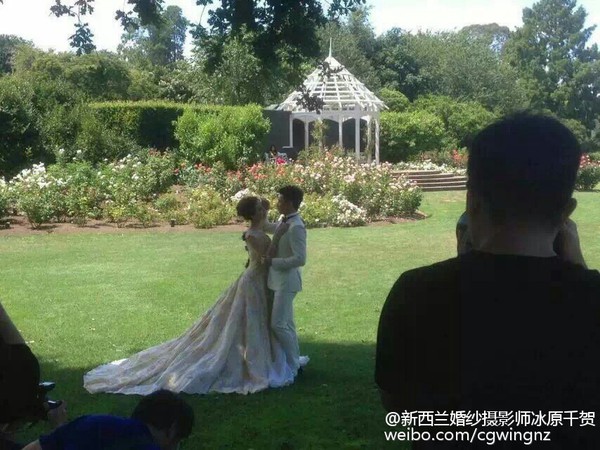 Hé lộ hậu trường chụp ảnh cưới của Ngô Kỳ Long và Lưu Thi Thi - Ảnh 2.