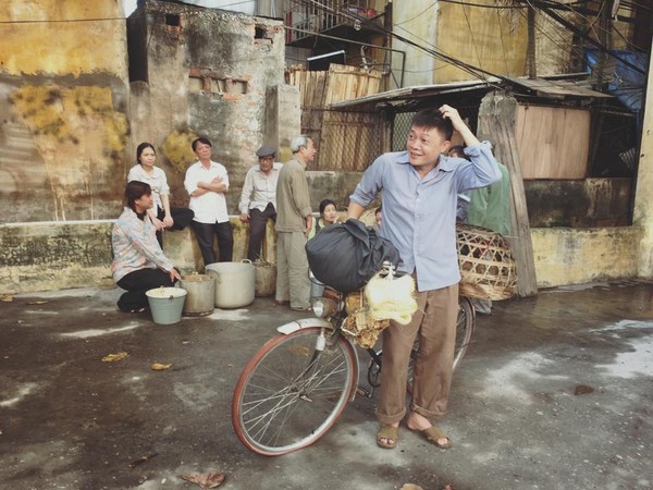 Bếp phó MC Quang Minh xắn quần tắm lợn trong Tết nghĩa là hy vọng - Ảnh 3.