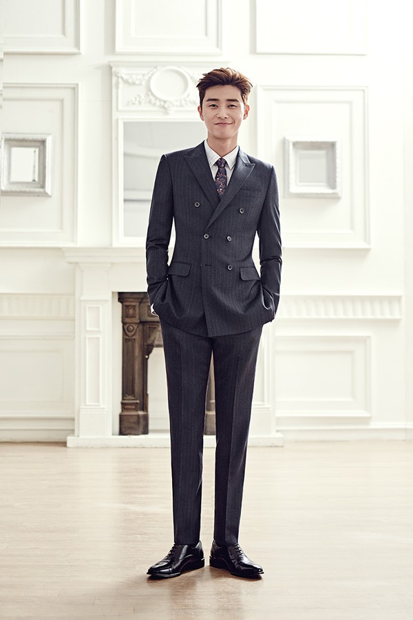 Rụng tim trước bộ ảnh mới đẹp trai như ho&agrave;ng tử của Park Seo Joon - Ảnh 10.