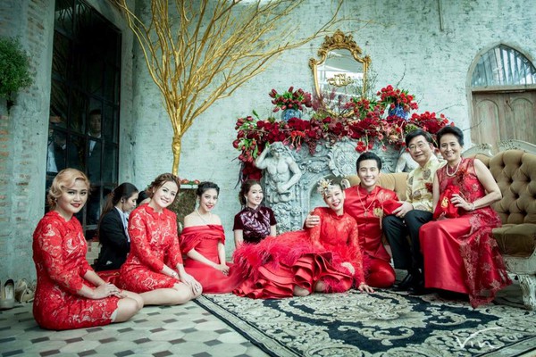 T&igrave;nh cũ 10 năm của Mario Maurer hạnh ph&uacute;c trong ng&agrave;y cưới với chồng điển trai - Ảnh 2.