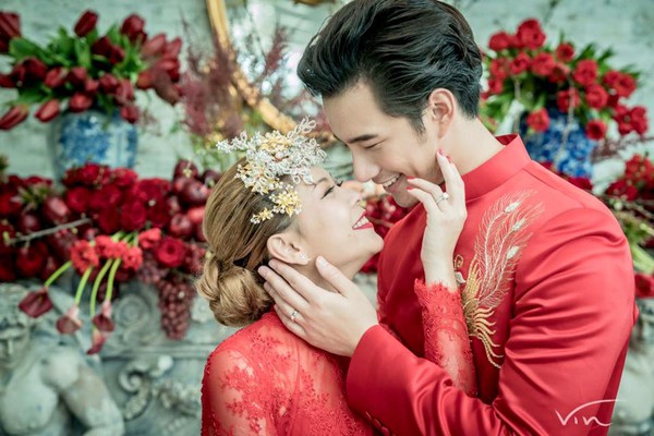 T&igrave;nh cũ 10 năm của Mario Maurer hạnh ph&uacute;c trong ng&agrave;y cưới với chồng điển trai - Ảnh 11.