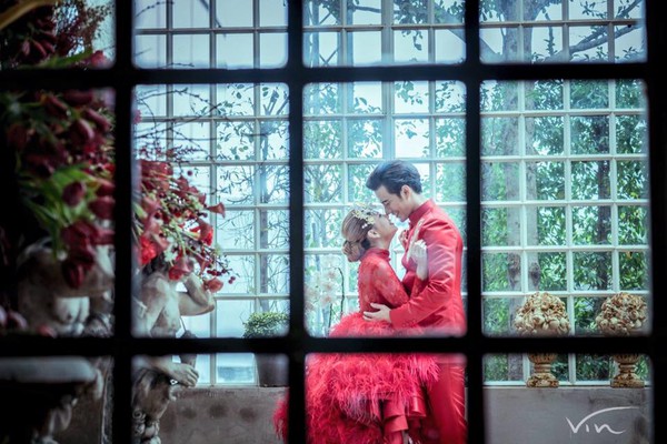T&igrave;nh cũ 10 năm của Mario Maurer hạnh ph&uacute;c trong ng&agrave;y cưới với chồng điển trai - Ảnh 12.