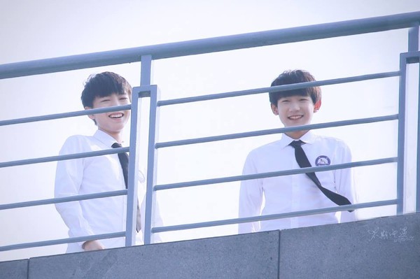 Fan cuồng mặc v&aacute;y c&ocirc; d&acirc;u, đ&ograve;i cưới mỹ nam Vương Tuấn Khải (TFBOYS) - Ảnh 2.