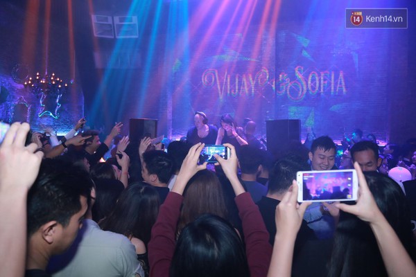Fan Việt say đắm trong đ&ecirc;m nhạc Deep House đẳng cấp c&ugrave;ng Vijay & Sofia - Ảnh 5.