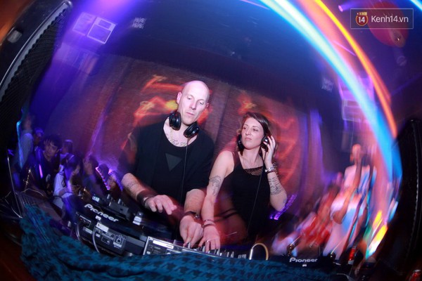 Fan Việt say đắm trong đ&ecirc;m nhạc Deep House đẳng cấp c&ugrave;ng Vijay & Sofia - Ảnh 8.