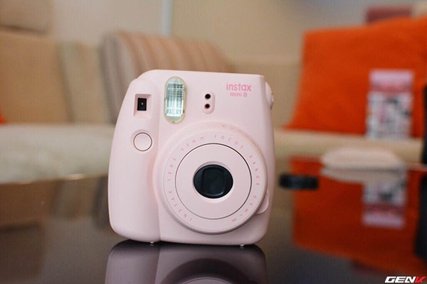 Khám phá chiếc máy ảnh Instax mini 8 dưới góc nhìn của hội con gái - Ảnh 1.