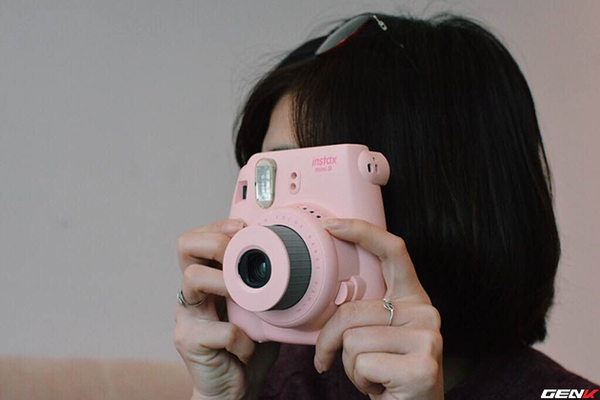 Khám phá chiếc máy ảnh Instax mini 8 dưới góc nhìn của hội con gái - Ảnh 4.