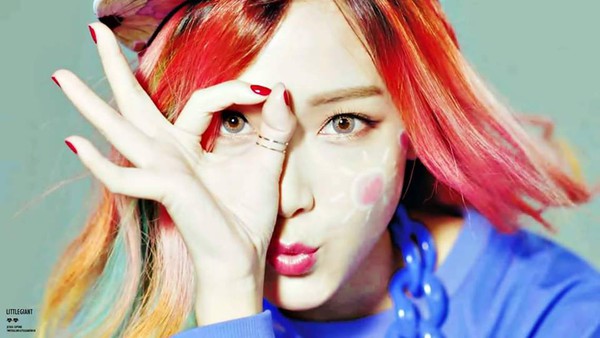 Park Shin Hye trưởng th&agrave;nh quyến rũ, Jessica cool ngầu với t&oacute;c cầu vồng - Ảnh 16.