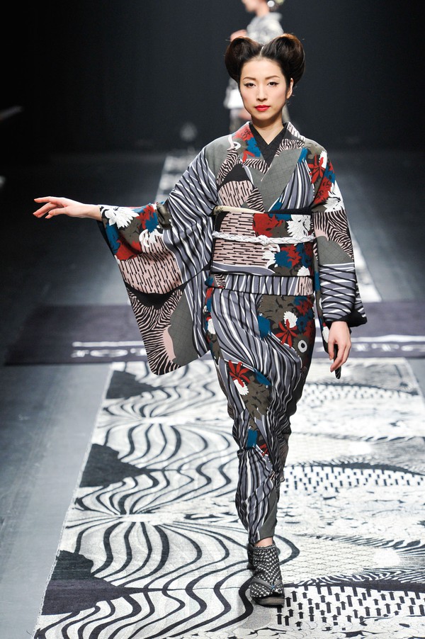 Những soái ca kimono chỉ có tại Tuần lễ thời trang Tokyo - Ảnh 21.