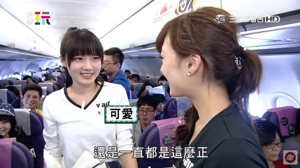 Nữ tiếp vi&ecirc;n h&agrave;ng kh&ocirc;ng Trung Quốc c&oacute; ngoại h&igrave;nh y hệt nữ sinh cấp 3 - Ảnh 2.