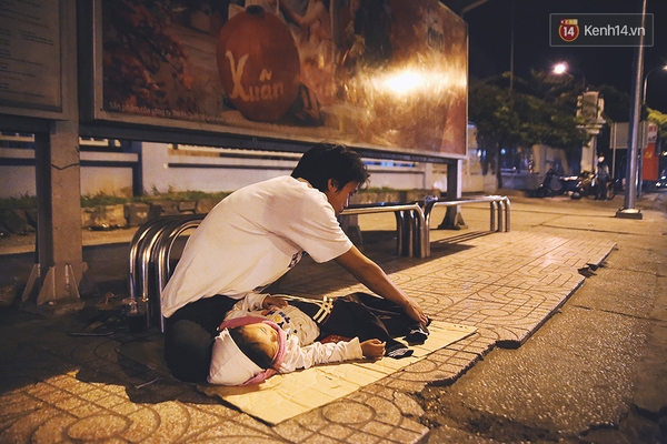 Người vô gia cư và giấc ngủ không còn cô đơn bên phong bao lì xì của người Sài Gòn - Ảnh 2.