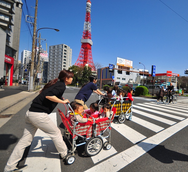 Không thể cưỡng lại trước những hình ảnh quá đáng yêu trên đường phố Nhật Bản - Ảnh 10.