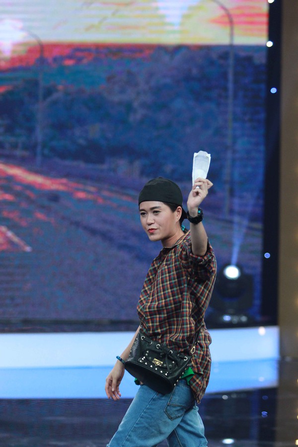 Th&uacute;y Nga bị phi&ecirc;n bản lỗi của Hồ Ngọc H&agrave; đ&aacute; xo&aacute;y chuyện thi Hoa hậu - Ảnh 17.