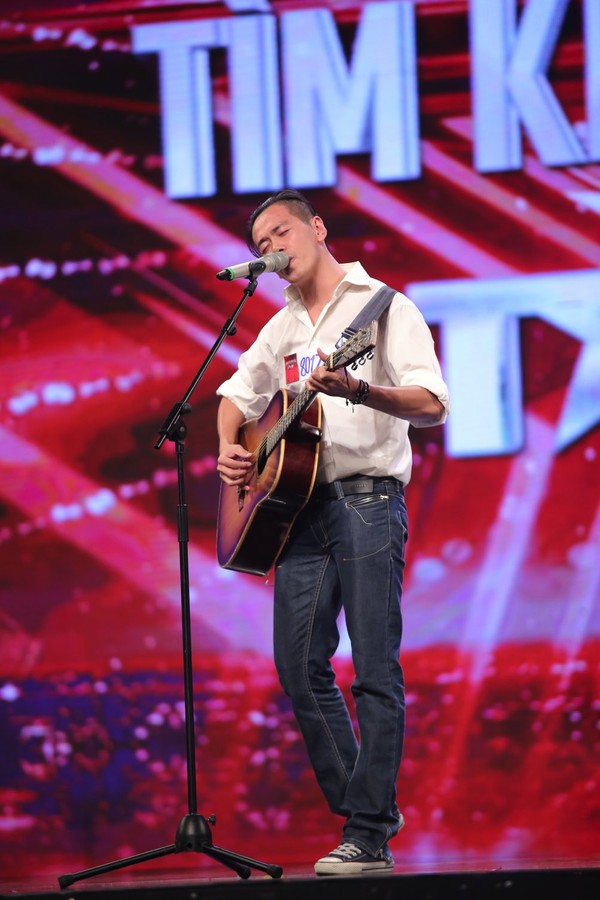 Got Talent: Gi&aacute;m khảo tr&ograve;n mắt trước t&agrave;i giả giọng nữ của th&iacute; sinh nam - Ảnh 9.