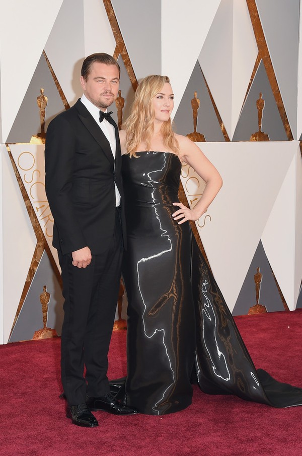 Leonardo DiCaprio hộ tống Kate Winslet trên thảm đỏ Oscar 2016 - Ảnh 1.