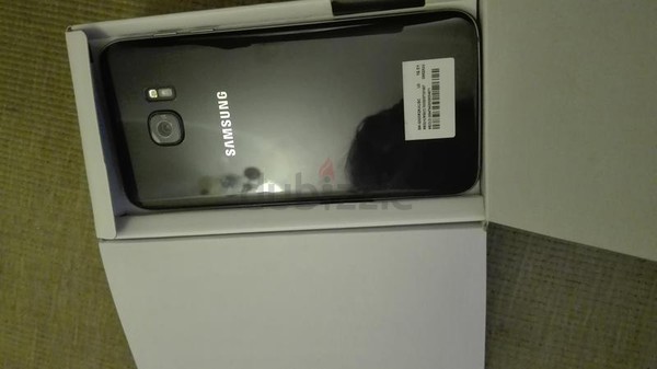 Hai bom tấn smartphone c&ugrave;ng lộ diện trước ng&agrave;y ra mắt - Ảnh 4.