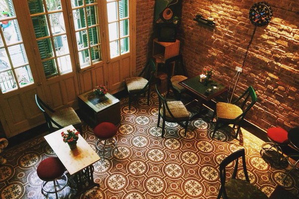 H&agrave; Nội: Muốn chụp ảnh nền gạch hoa vintage? Cứ đến những qu&aacute;n cafe n&agrave;y - Ảnh 6.