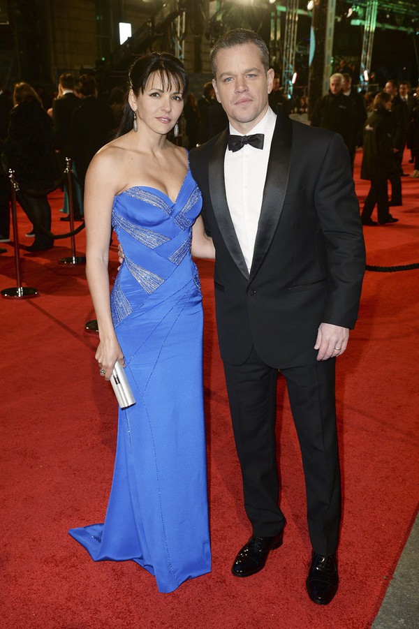 Loạt mỹ nhân Hollywood diện váy trễ nải khoe vòng 1 trên thảm đỏ Oscar Anh Quốc - Ảnh 4.