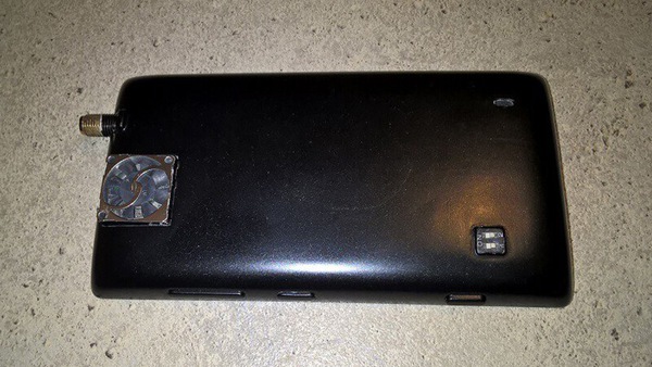 Độ ăng ten và quạt tản nhiệt cho smartphone chẳng khác gì máy tính - Ảnh 2.