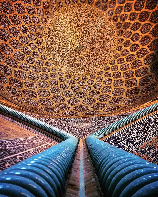 Ngắm nét đẹp kiến trúc Trung Đông khác lạ qua bộ ảnh trần nhà đầy hoa lệ - Ảnh 6.