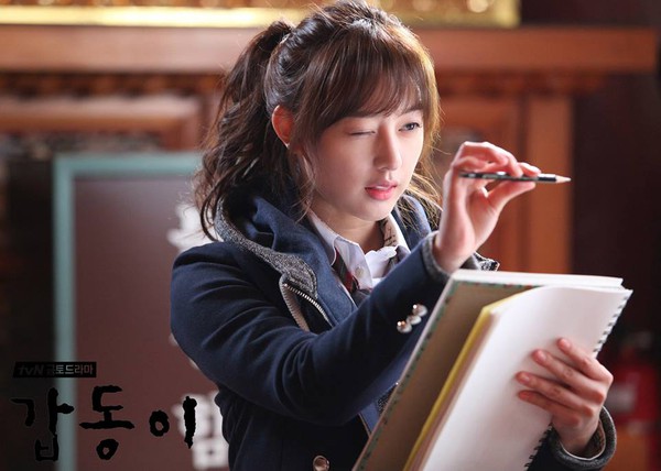Kim Ji Won: Mỗi kiểu t&oacute;c một phong c&aacute;ch & kiểu n&agrave;o cũng đẹp miễn ch&ecirc;! - Ảnh 18.