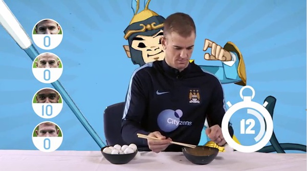 Chết cười với kỹ năng sử dụng đũa của Aguero, Joe Hart, De Bruyne - Ảnh 3.