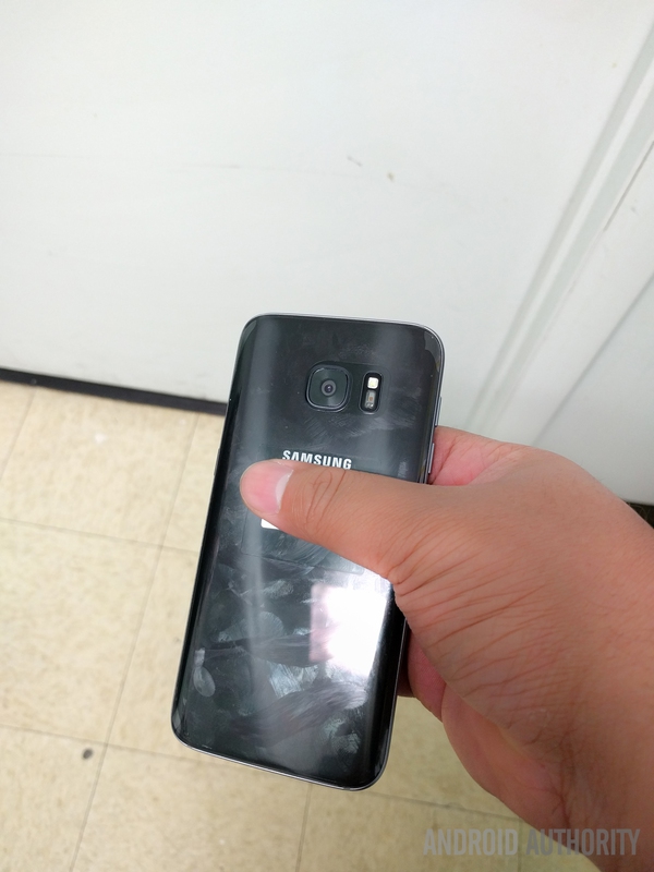 Samsung Galaxy S7: Đẹp... bất cập hại? - Ảnh 3.