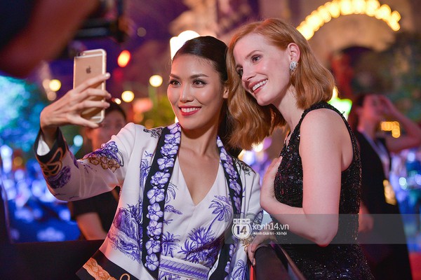 Lan Khu&ecirc;, Phở Đặc Biệt h&iacute; hửng selfie c&ugrave;ng d&agrave;n sao The Huntsman: Winters War - Ảnh 5.