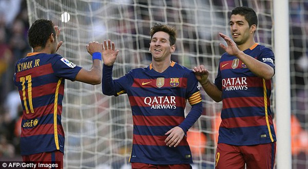 Messi lập hat-trick đầu năm mới, Barcelona lên ngôi đầu bảng - Ảnh 6.