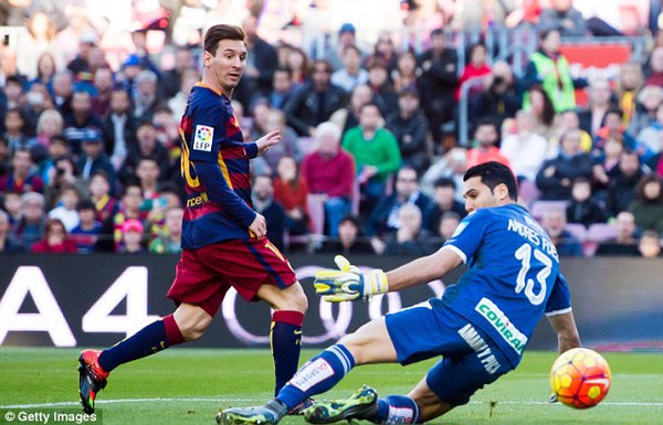Messi lập hat-trick đầu năm mới, Barcelona l&ecirc;n ng&ocirc;i đầu bảng - Ảnh 3.