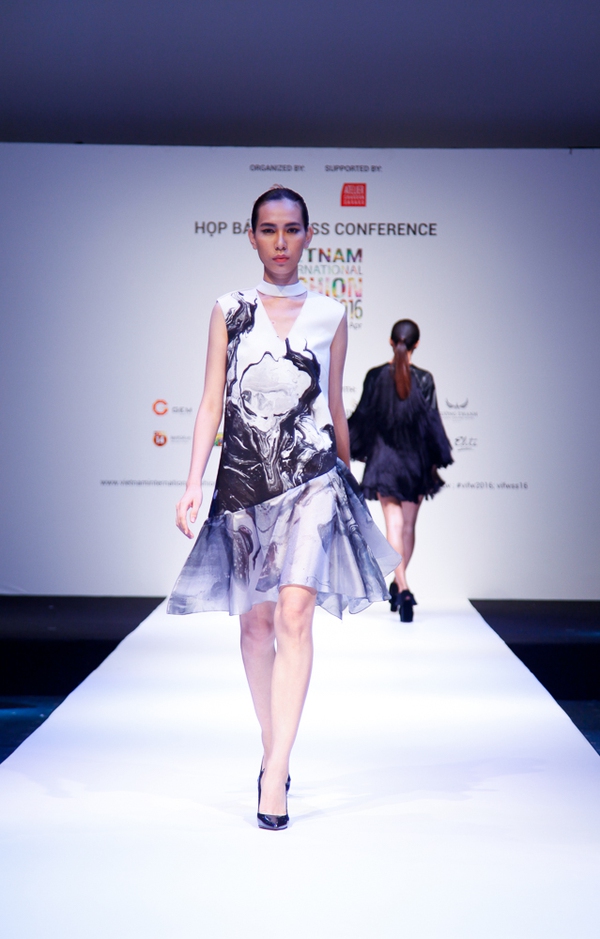 Thanh Hằng mặc giản dị mà vẫn nổi bật tại họp báo Vietnam International Fashion Week Xuân/Hè 2016 - Ảnh 7.