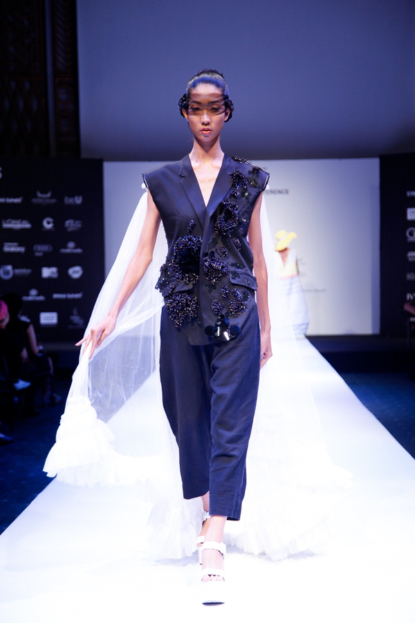 Thanh Hằng mặc giản dị mà vẫn nổi bật tại họp báo Vietnam International Fashion Week Xuân/Hè 2016 - Ảnh 10.