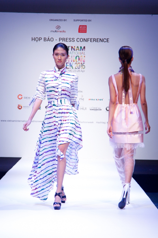 Thanh Hằng mặc giản dị mà vẫn nổi bật tại họp báo Vietnam International Fashion Week Xuân/Hè 2016 - Ảnh 12.