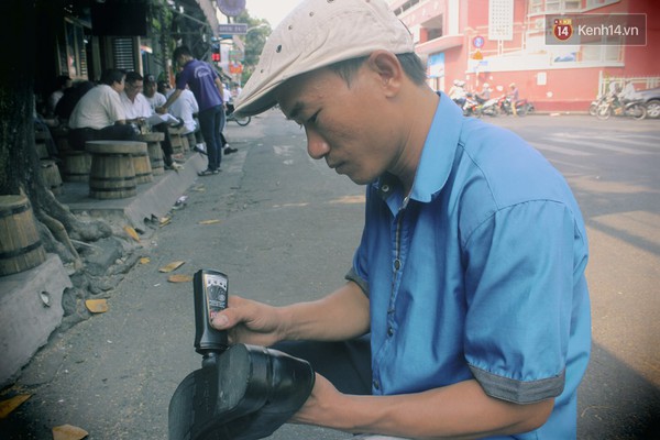 Ghét ẩu - Chàng trai chạy xe tay ga đánh giày có tâm nhất Sài Gòn - Ảnh 2.