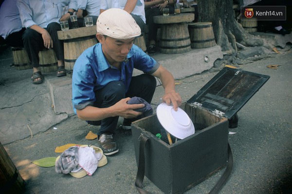 Ghét ẩu - Chàng trai chạy xe tay ga đánh giày có tâm nhất Sài Gòn - Ảnh 6.