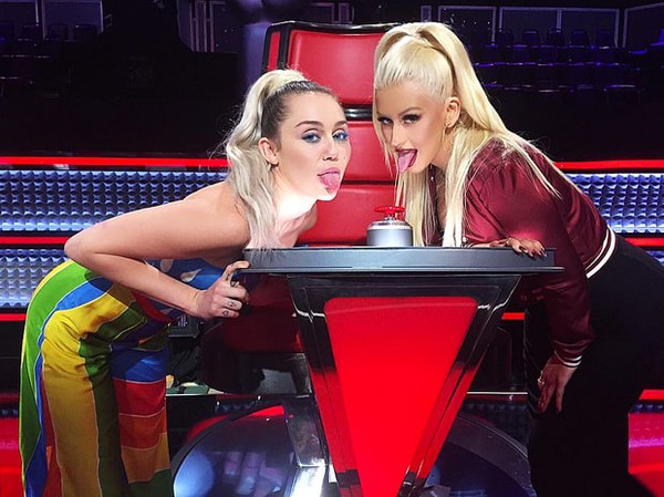 Chưa cần làm HLV, Miley Cyrus đã quá chất trên ghế cố vấn The Voice - Ảnh 11.