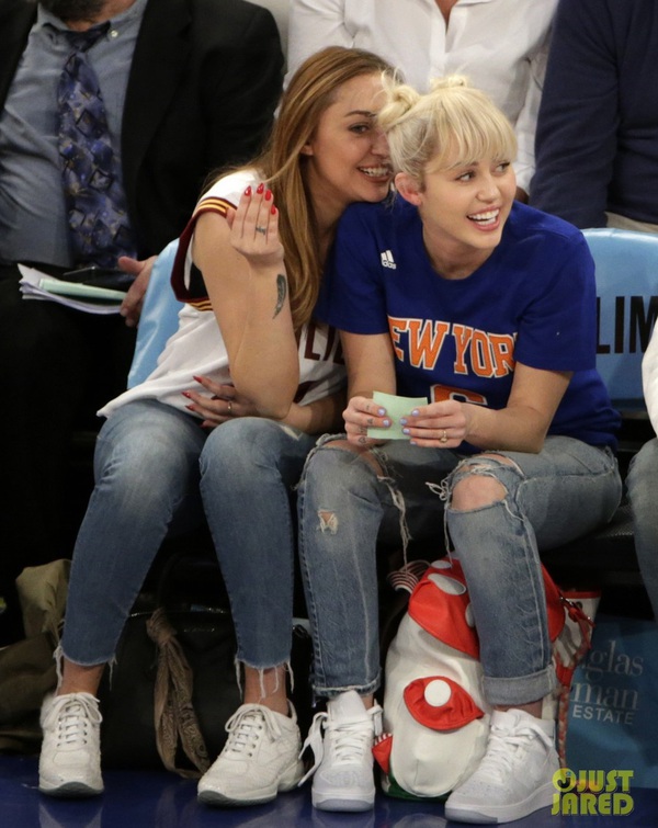 Bất ngờ với loạt ảnh xinh đẹp, đáng yêu của Miley Cyrus - Ảnh 7.